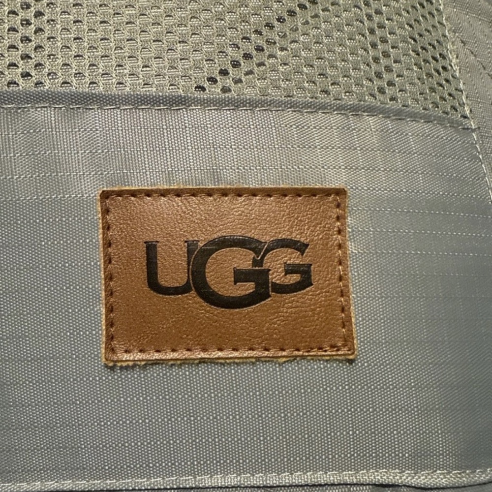 UGG Mischa Quilted Outdoor Blanket in UGG Carry Tote (Gray and Brown) NEW